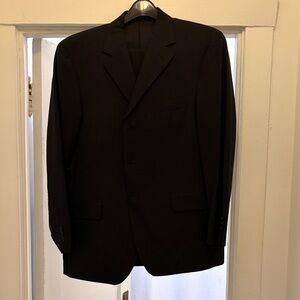 Sophisticated Men's Black Suit